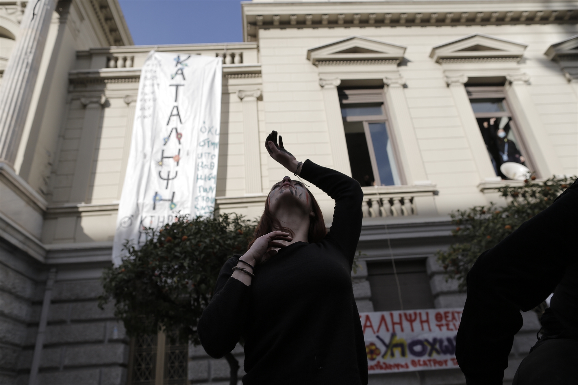 θέατρα-καταλήψεις-και-εύρεση-λύσεων-562290997