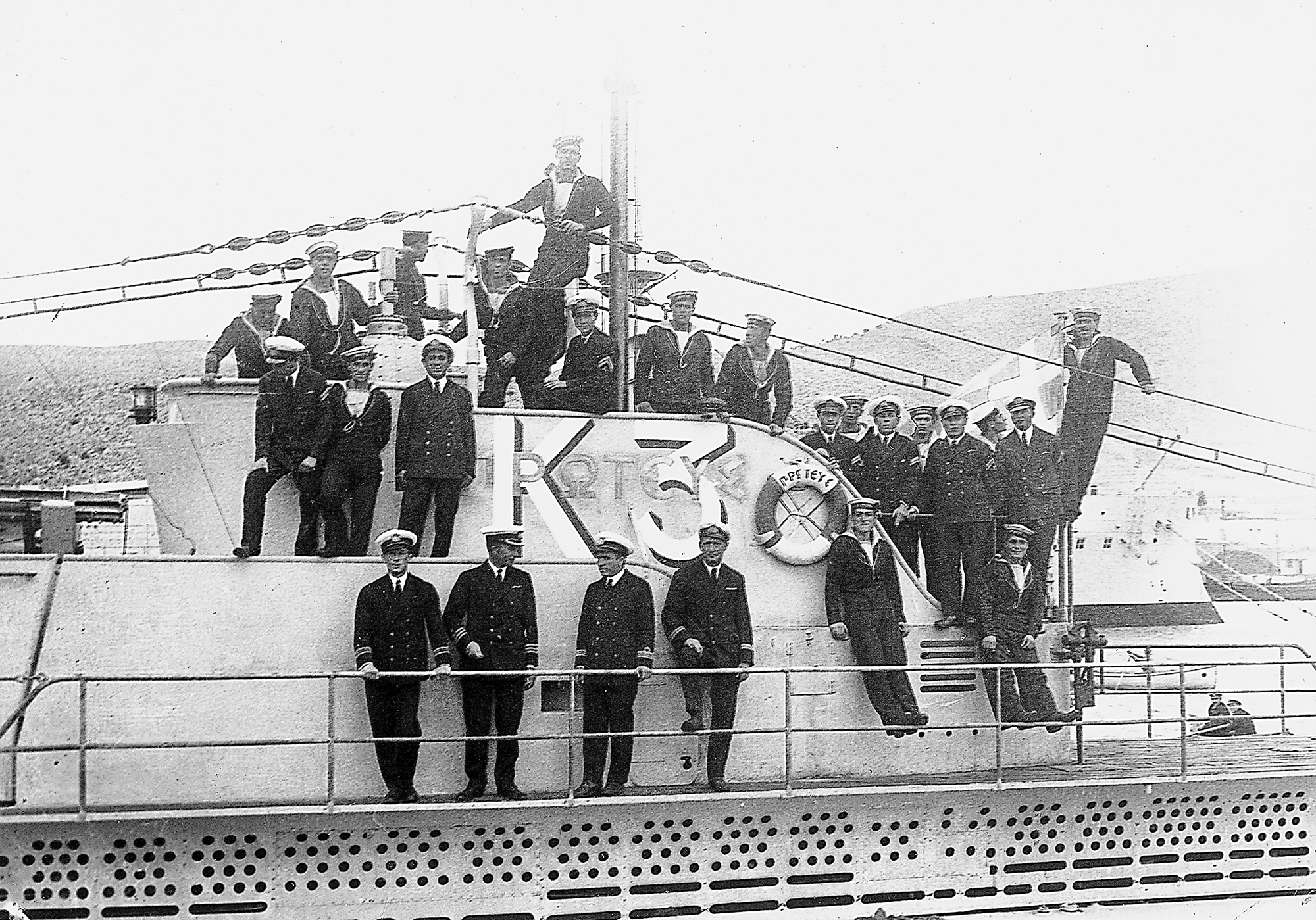 το-ναυτικό-δεν-υπέστειλε-ποτέ-σημαία-562286194