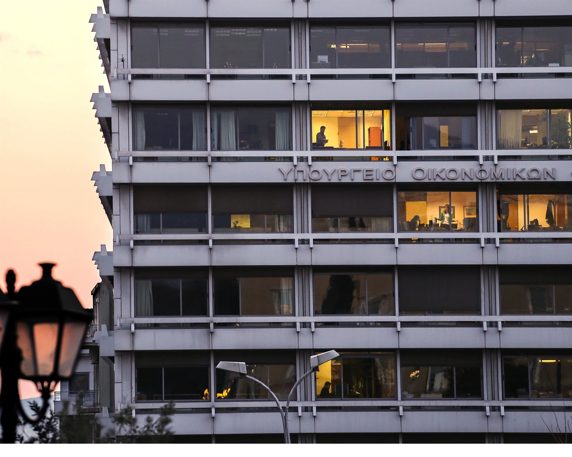 πώς-θα-επανενταχθούν-οι-οφειλέτες-σε-ρ-562274101