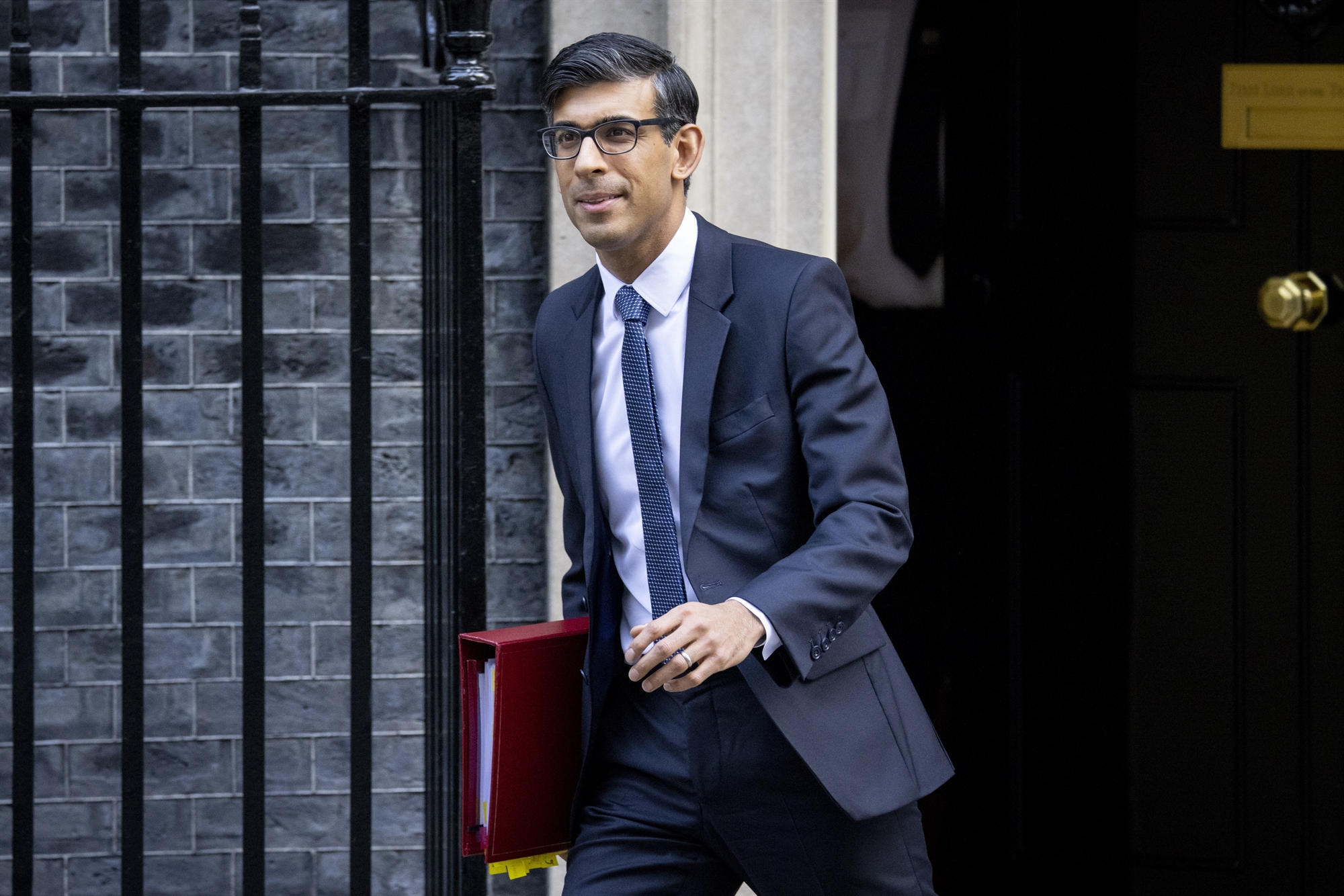 βρετανία-ο-ρίσι-σούνακ-προχώρησε-σε-μί-562267339