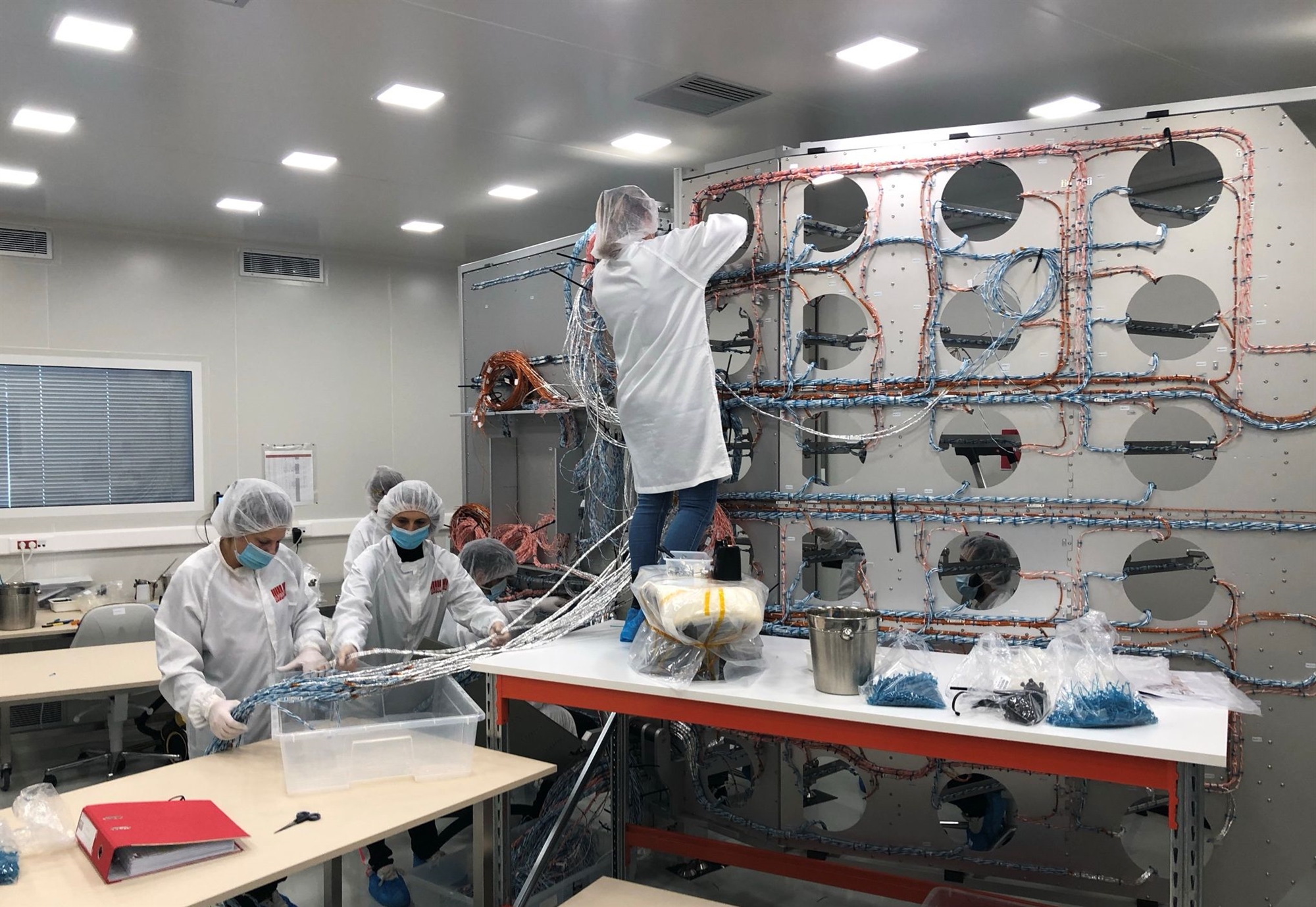 σε-τροχιά-μικροί-δορυφόροι-made-in-greece-562274209