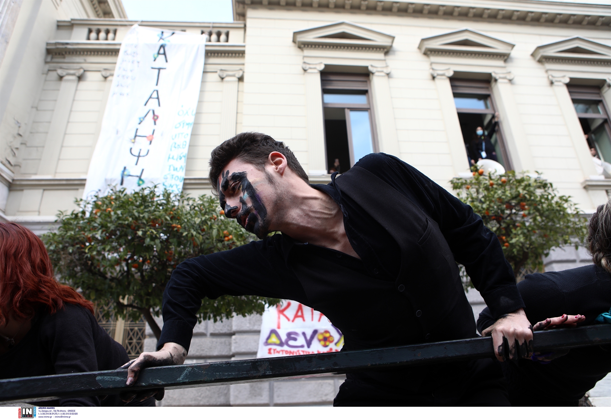 παραιτήσεις-και-κρίση-στο-εθνικό-θέατ-562269637