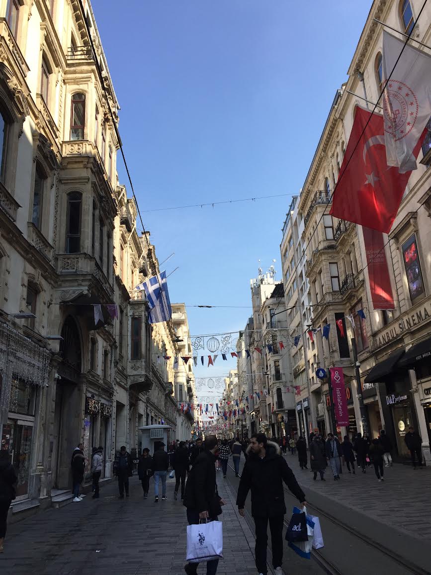 gecmis-olsun-μου-έσφιγγαν-το-χέρι-όταν-έλεγα-πω-562284496