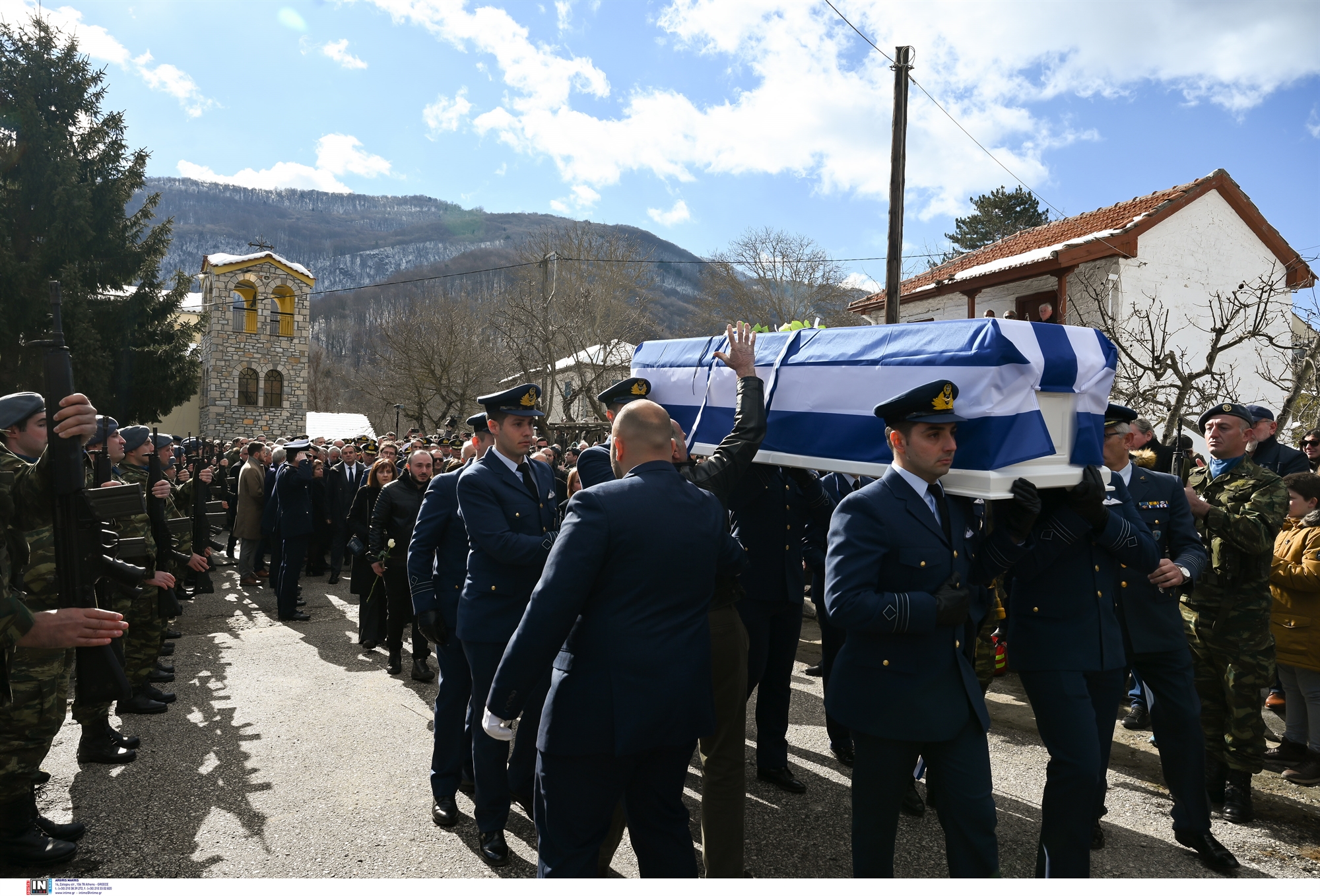 ράγισε-ο-γρανίτης-και-η-ελλάδα-πάντ-562261423