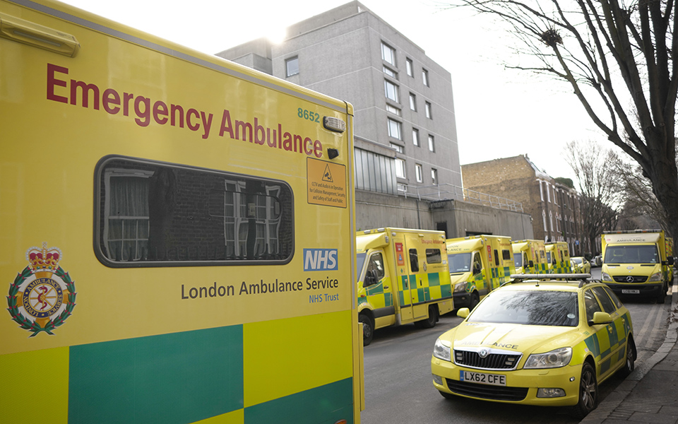 βρετανία-οι-νοσηλευτές-κλιμακώνουν-τ-562282444