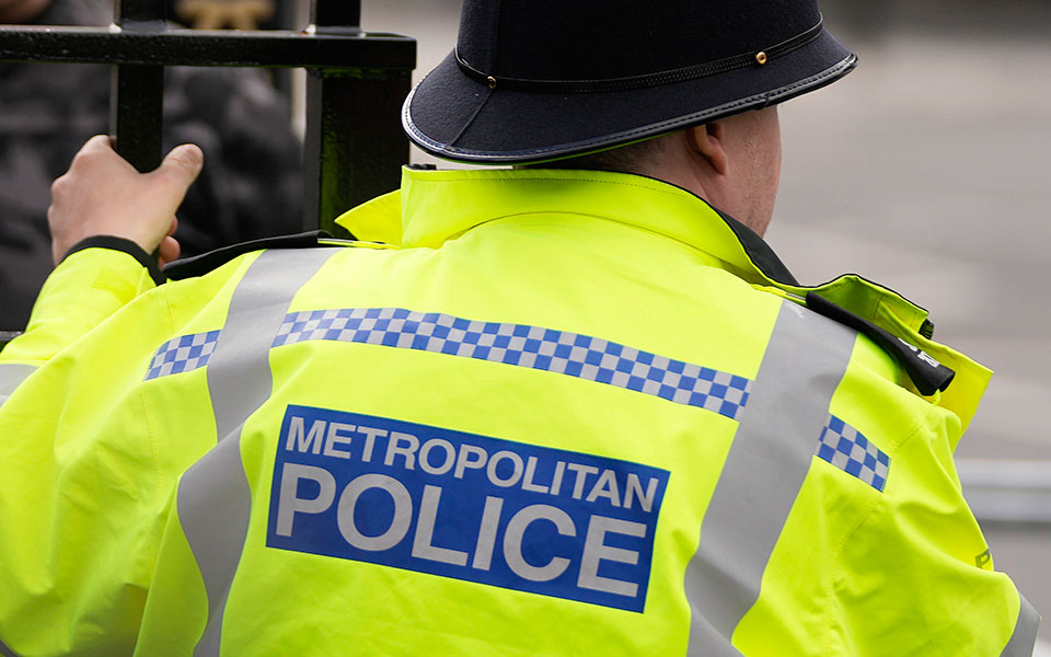 λονδίνο-λήξη-συναγερμού-στην-πρεσβεί-562291753