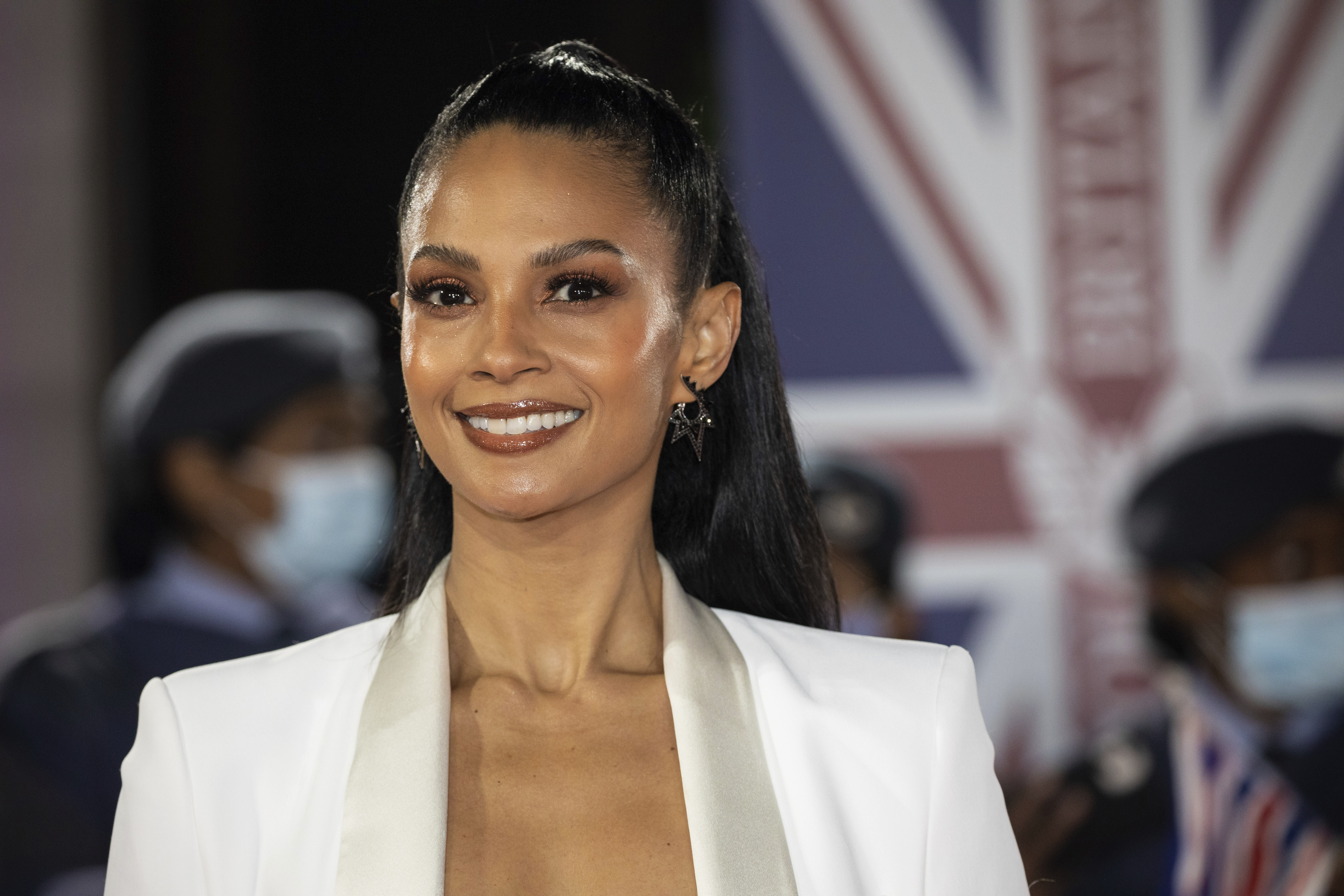 Eurovision 2023: Γκράχαμ Νόρτον, Χάνα Γουάντινγκχεμ και Γιούλια Σάνινα οι οικοδεσπότες-2