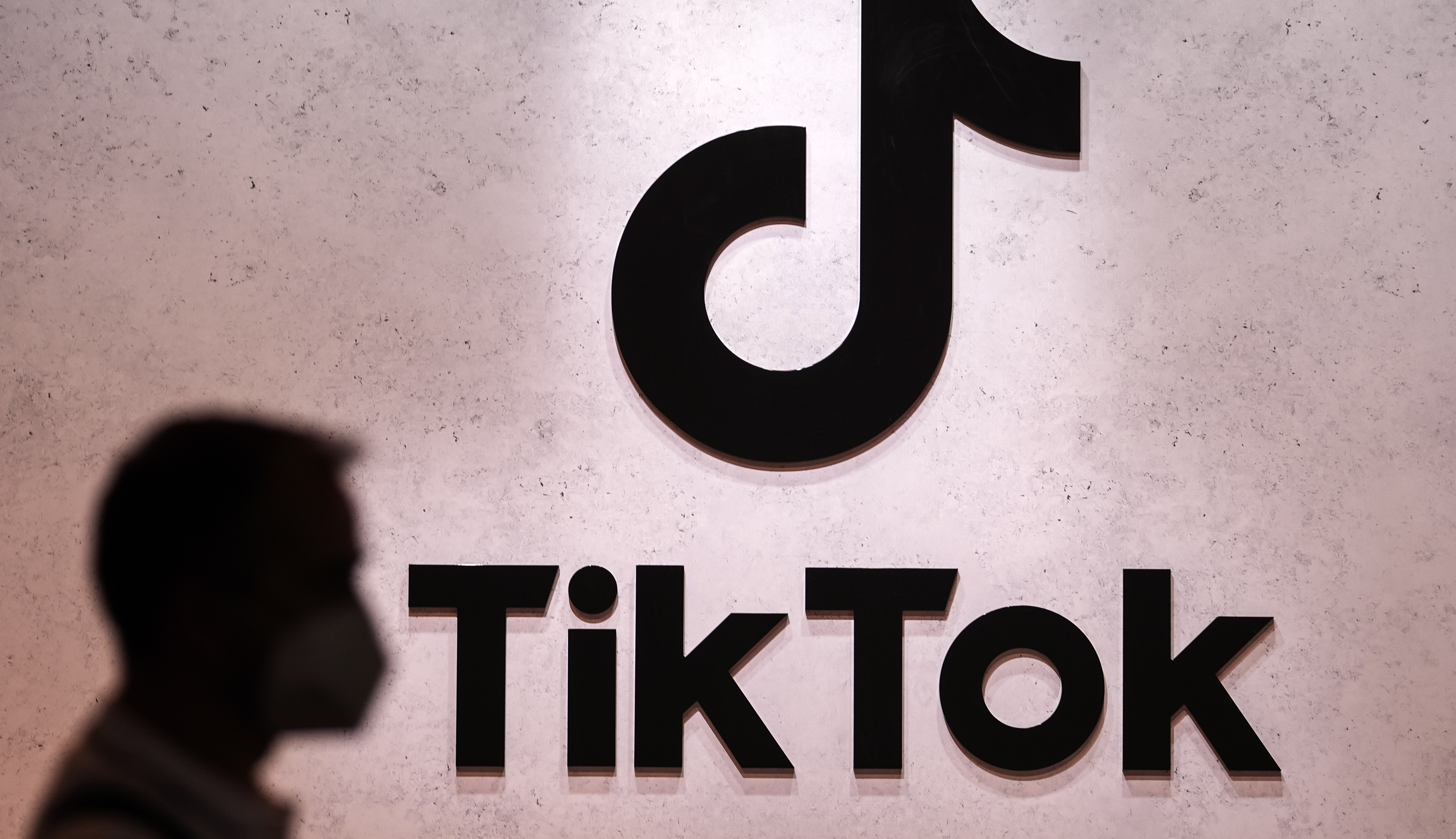 «Ο εφιάλτης κάθε γονέα»: Το TikTok ανεξέλεγκτο πεδίο για τη σεξουαλική εκμετάλλευση παιδιών-3