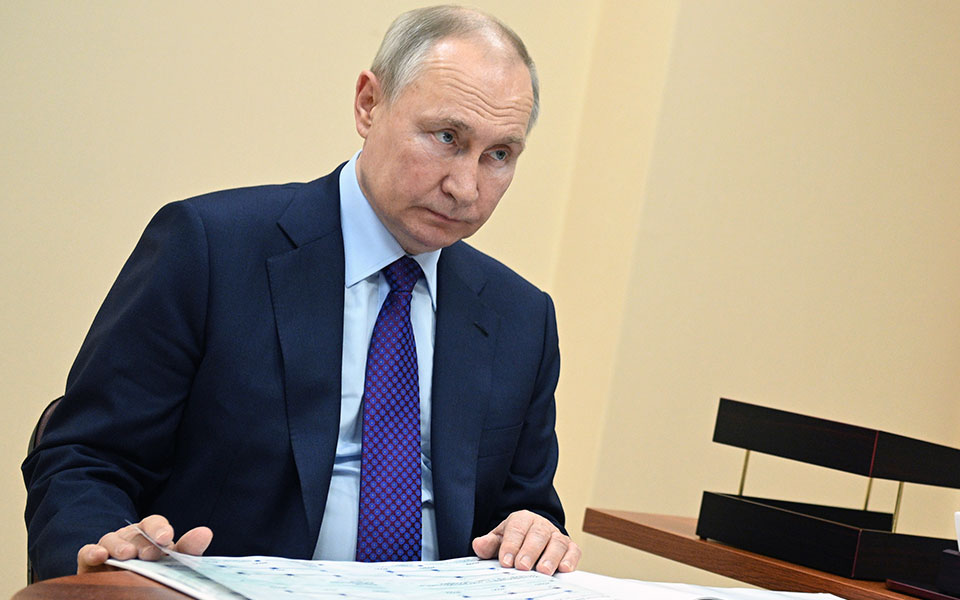 το-εδώλιο-της-διεθνούς-κοινότητας-και-562276021