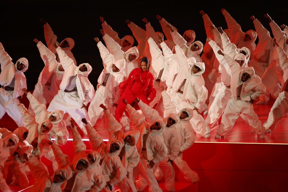 Super Bowl LVII: Μια κοιλιά της Ριάνα δεν φέρνει την άνοιξη-2