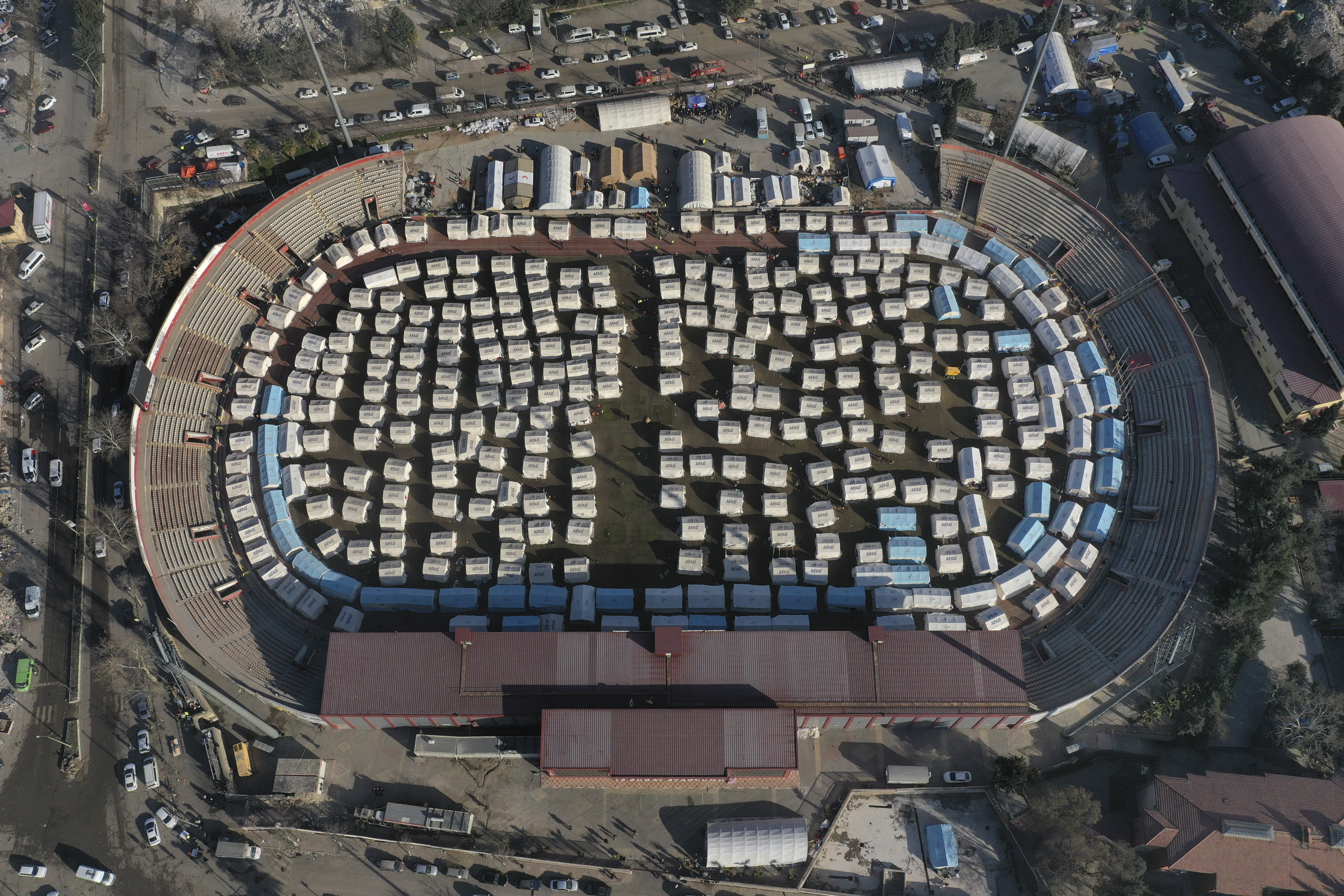 Σεισμός στην Τουρκία: Η ζωή μέσα σε σκηνές, βαγόνια και θερμοκήπια-2