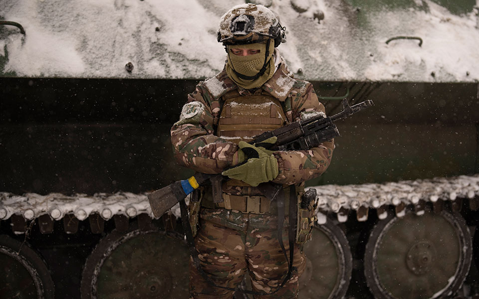 ουκρανία-βομβαρισμός-σε-χωριό-κοντά-σ-562287262