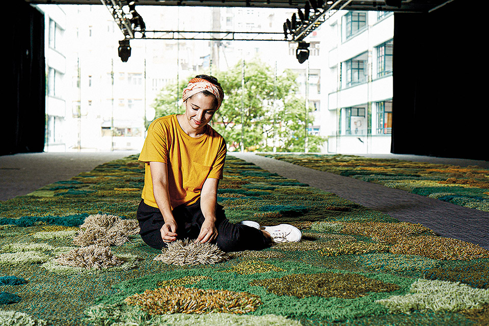 Έξι Ελληνίδες fiber artists που δημιουργούν τέχνη με βελόνες και αργαλειούς-5