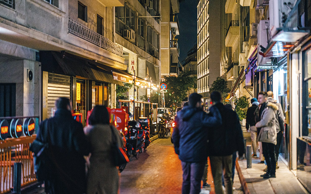 15-στάσεις-στην-οδό-απόλλωνος-για-φαγητ-562270474