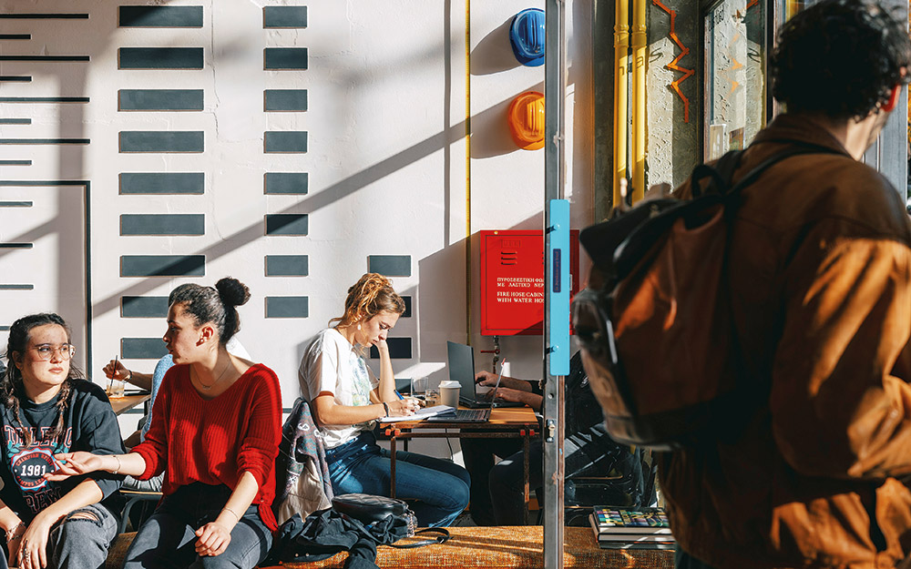 5-καφέ-για-να-πάτε-με-το-λαπτοπ-σας-562260730