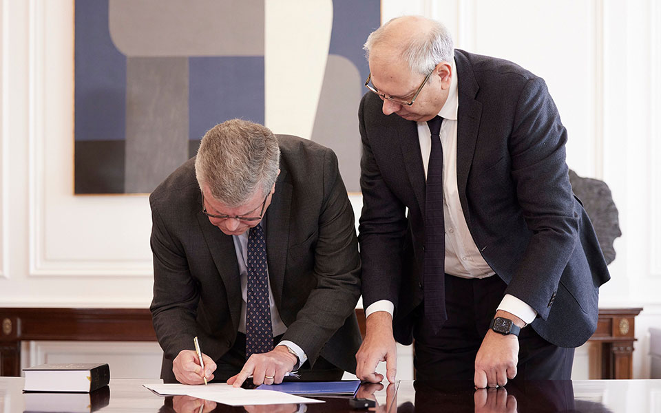 Κέβιν Φέδερστοουν: Του απονεμήθηκε τιμητικά η ελληνική ιθαγένεια-1