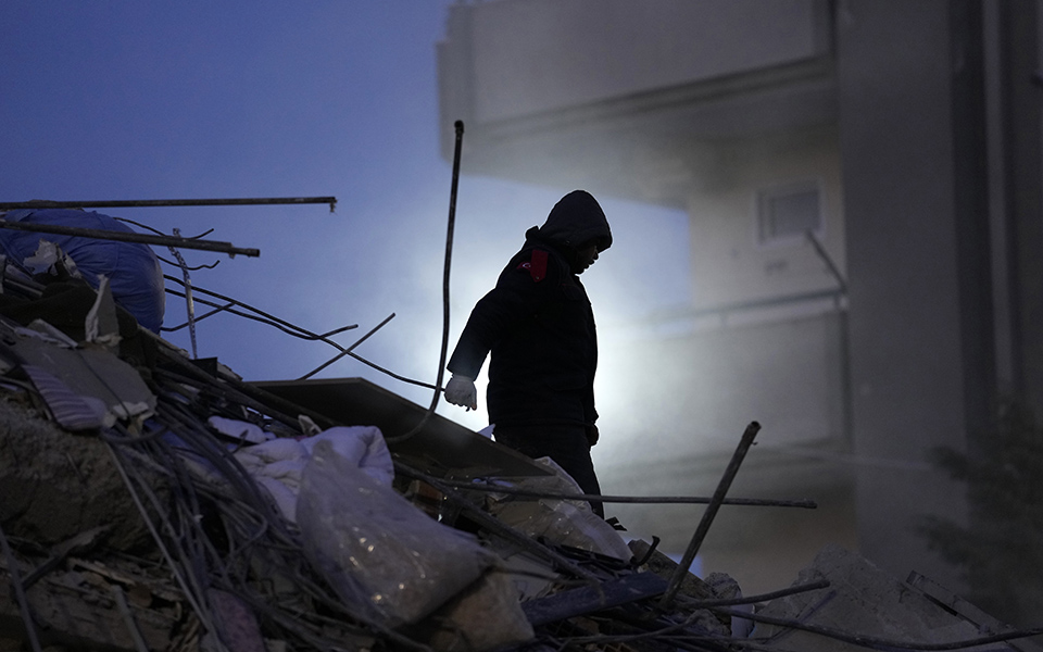 τουρκία-τρεις-νεκροί-και-εκατοντάδες-562288519