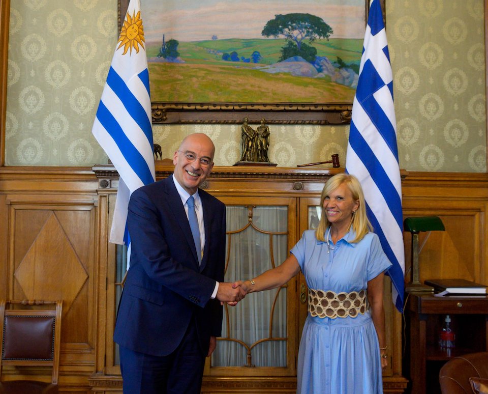 επαφές-δένδια-στην-ουρουγουάη-στην-562267084