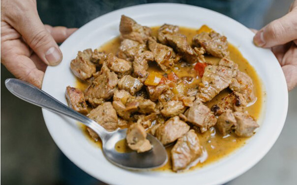 χοιρινή-τηγανιά-από-την-μπακαλοταβέρ-562299337