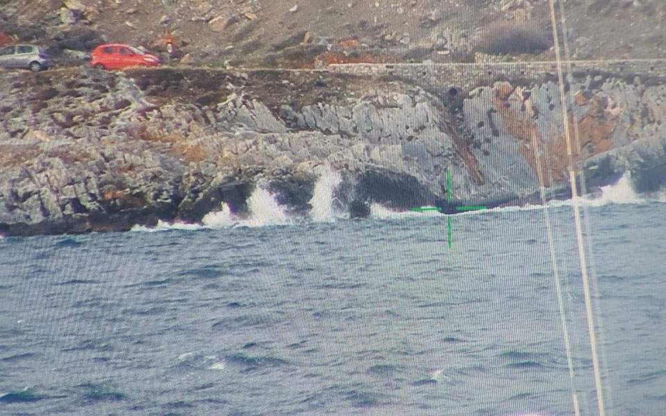 Ναυάγιο βάρκας με μετανάστες στη Λέσβο: Βίντεο από την επιχείρηση διάσωσης-2