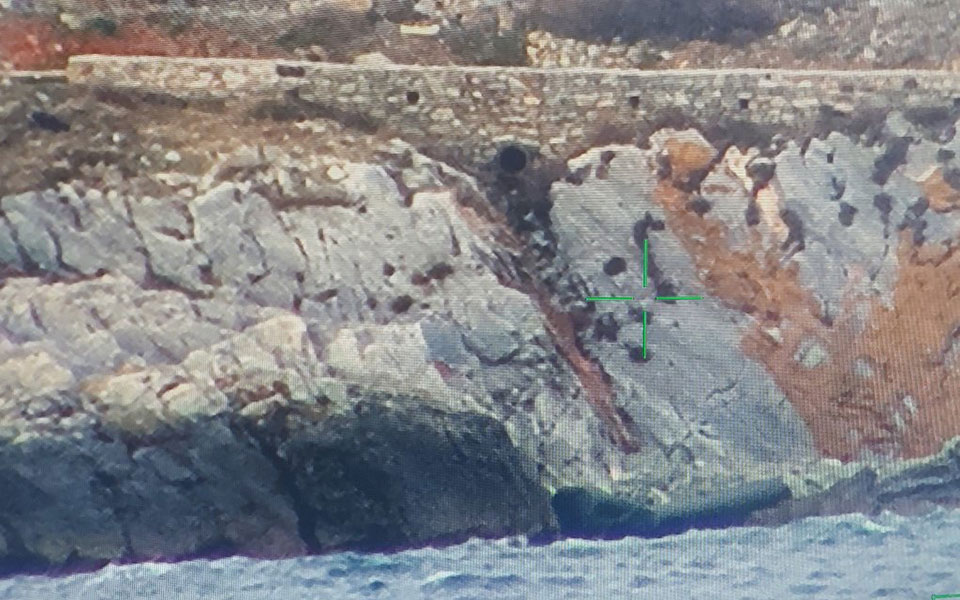 Ναυάγιο βάρκας με μετανάστες στη Λέσβο: Βίντεο από την επιχείρηση διάσωσης-3