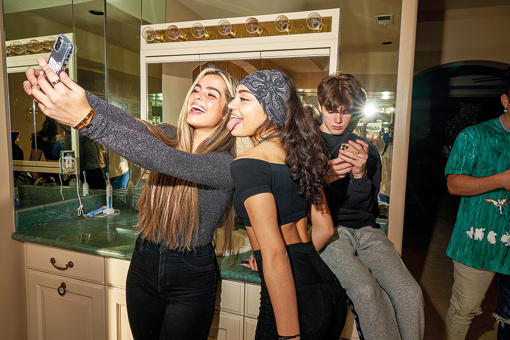 Τι κρύβεται πίσω από μια selfie;-3