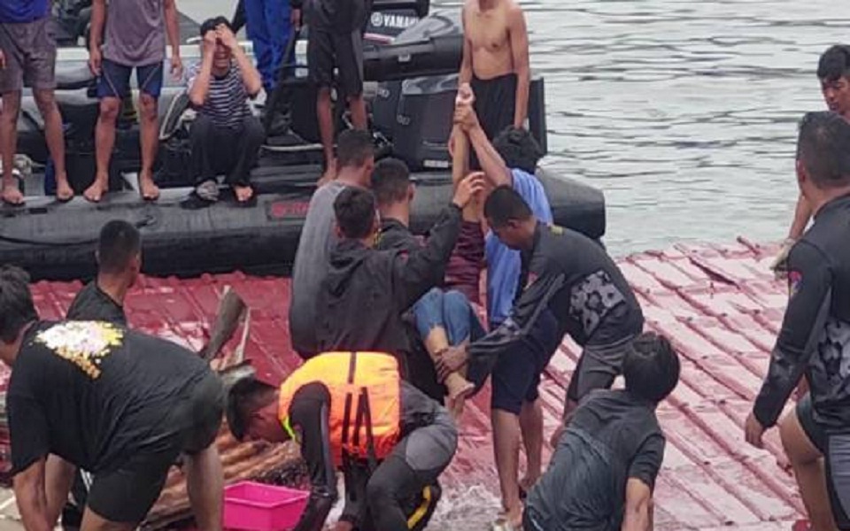 Φονικός σεισμός και στην Ινδονησία, τουλάχιστον τέσσερις νεκροί-1