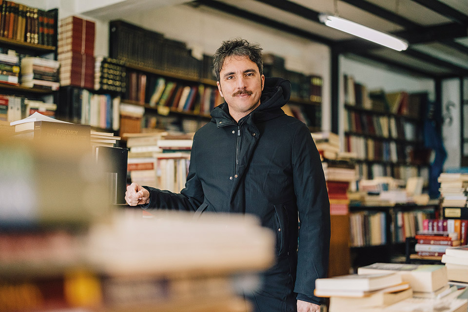 Ο Μάριο Ντεσιάτι δεν είναι απλώς ένας ασυμβίβαστος συγγραφέας-1