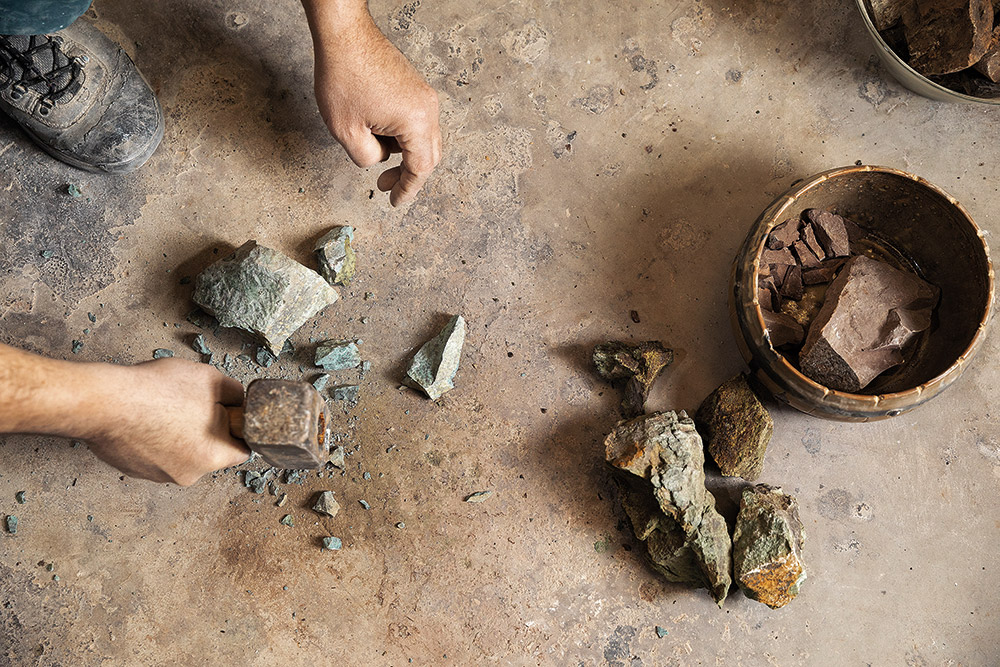 Ο Γιώργος Βαβάτσης μετατρέπει ορυκτά σε έργα τέχνης-1