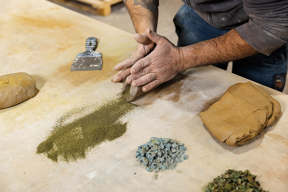 Ο Γιώργος Βαβάτσης μετατρέπει ορυκτά σε έργα τέχνης-5