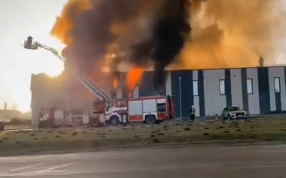 λετονία-στις-φλόγες-αμερικανικό-εργο-562266994