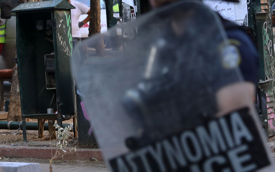 εξάρχεια-επίθεση-με-μολότοφ-εναντίον-562297528