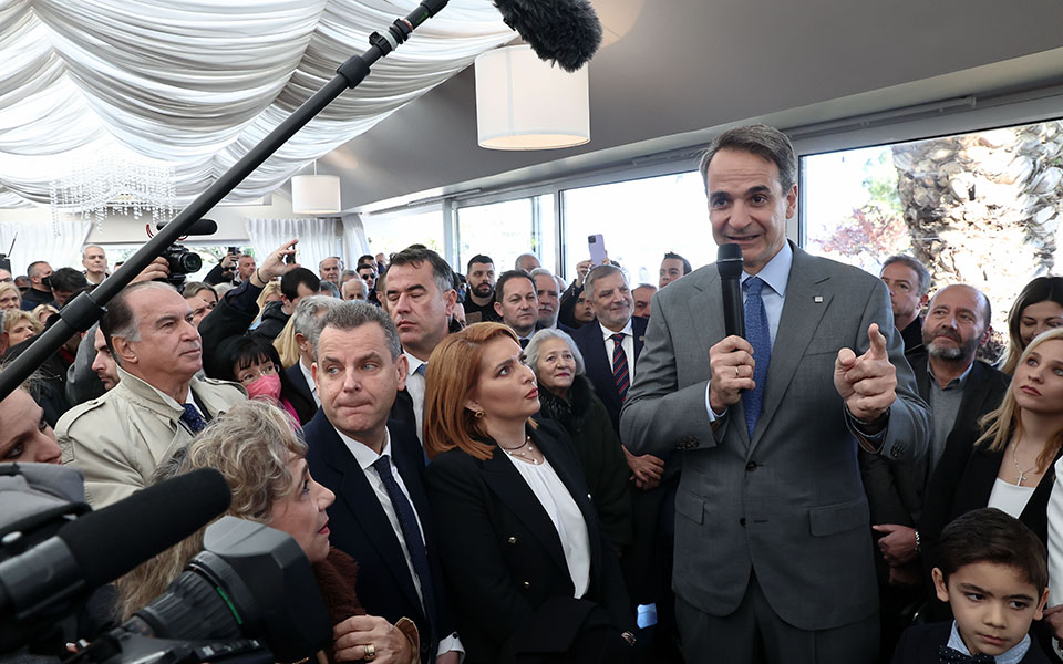 βουλή-νέα-αντιπαράθεση-για-την-αποχή-τ-562257244