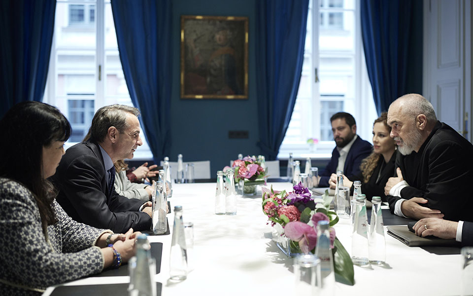 μητσοτάκης-συνάντηση-με-αντιπροσωπε-562284253