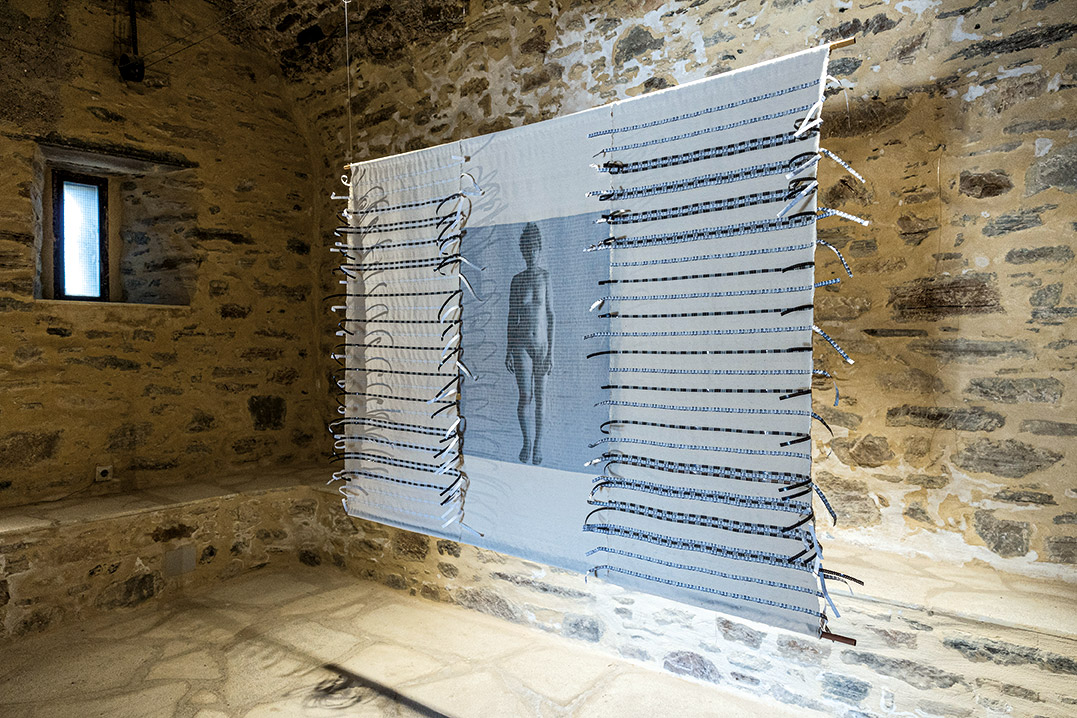 Έξι Ελληνίδες fiber artists που δημιουργούν τέχνη με βελόνες και αργαλειούς-2