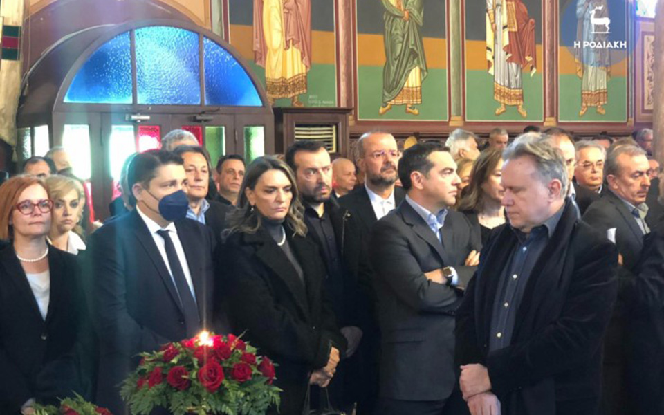 Το τελευταίο αντίο στον Νεκτάριο Σαντορινιό (φωτογραφίες – βίντεο)-2