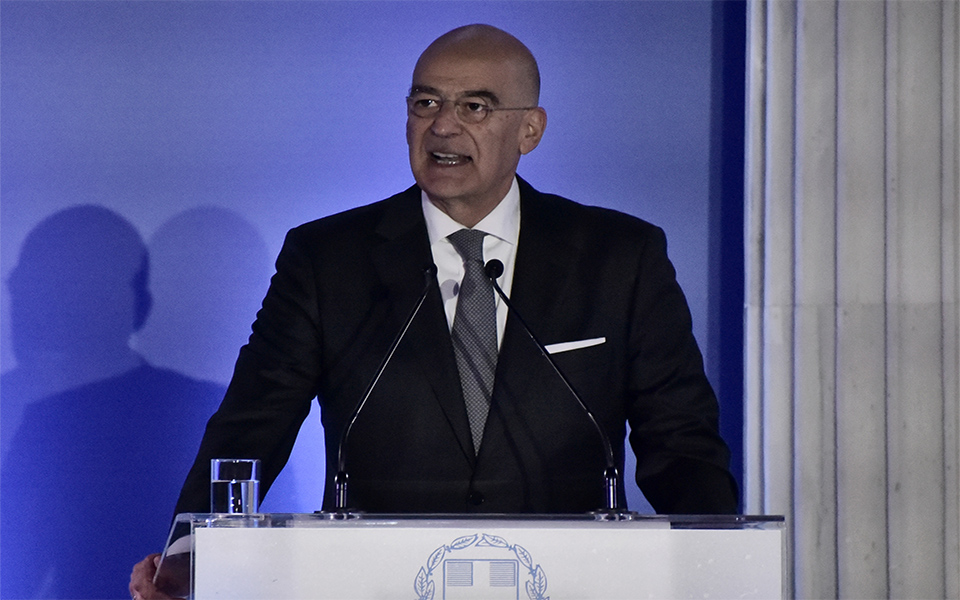 δένδιας-η-ελλάδα-θα-συνεχίσει-να-βοηθά-562270978