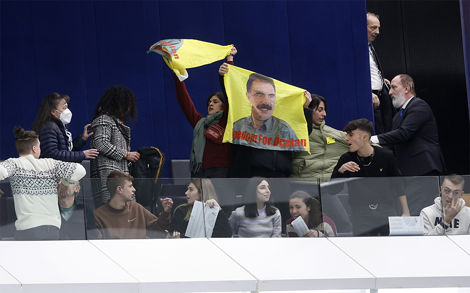 ευρωπαϊκό-κοινοβούλιο-εισβολή-από-οπ-562280152