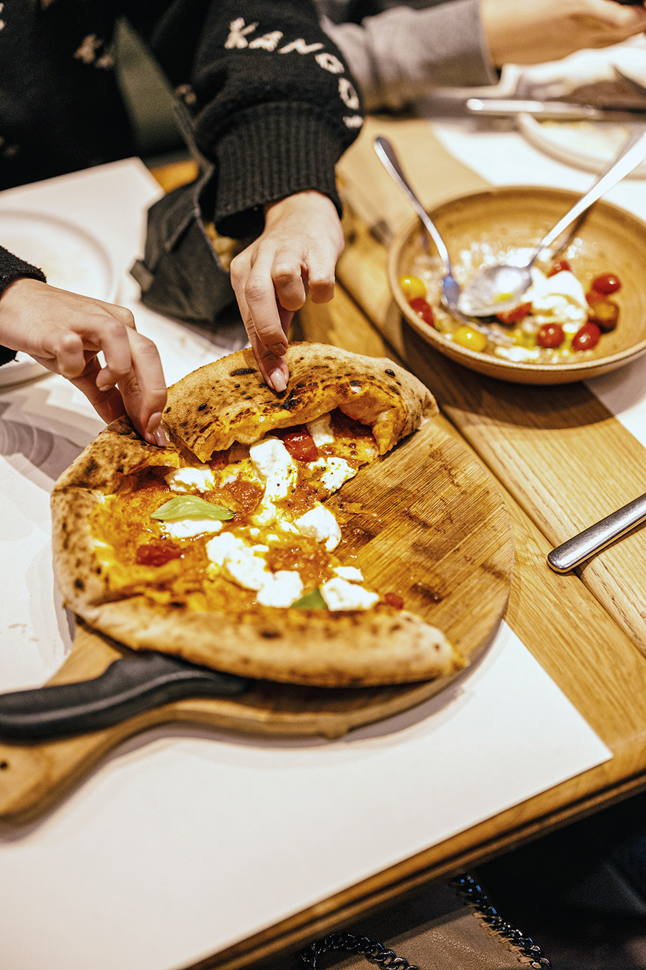 15 στάσεις στην οδό Απόλλωνος, για φαγητό και shopping-4