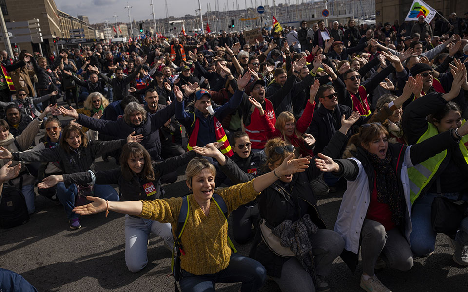 γαλλία-νέες-συγκεντρώσεις-διαμαρτυρ-562282591