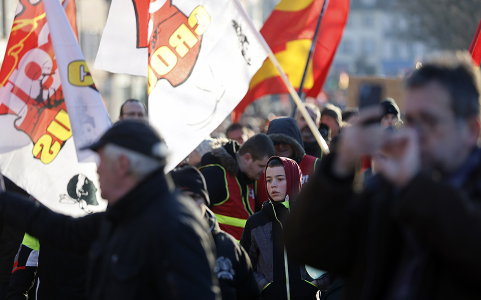 γαλλία-συνεχίζονται-οι-απεργιακές-κι-562267021