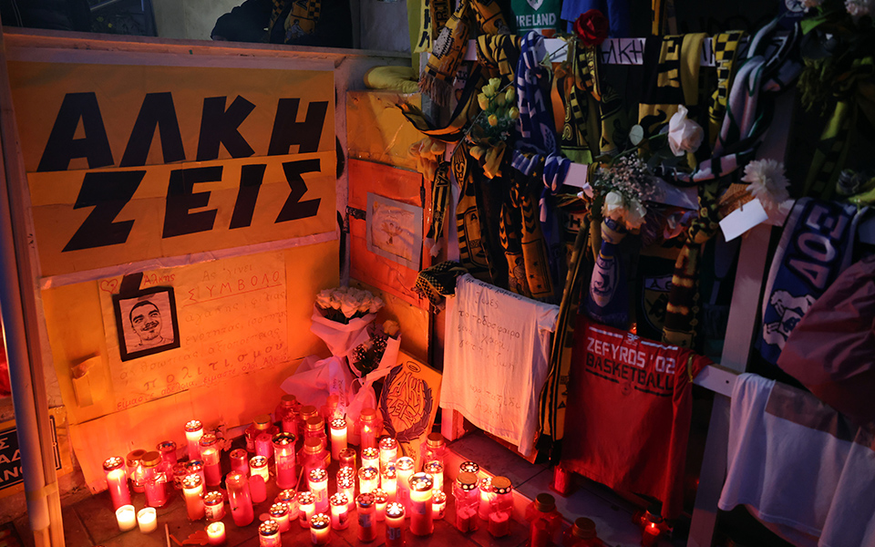 Θεσσαλονίκη: Χιλιάδες κόσμου στη «σιωπηρή» πορεία μνήμης για τον Άλκη Καμπανό-1