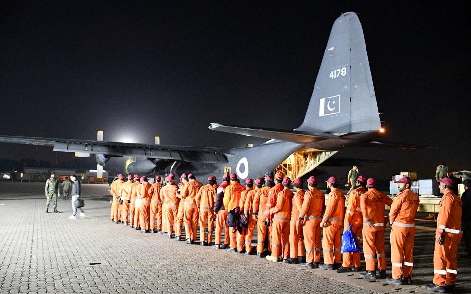 Σεισμός σε Τουρκία-Συρία: Αγωνία στα χαλάσματα – Αλλεπάλληλες δονήσεις-7