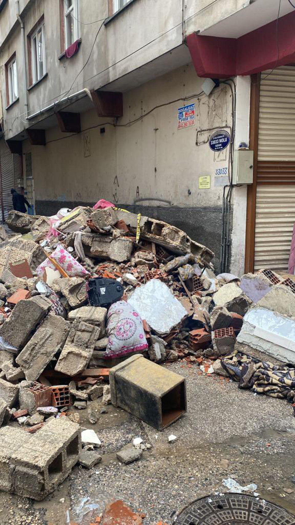 Σεισμός στην Τουρκία: «Σαν μετεωρίτης που χτύπησε τη γη» – Συγκλονιστικές μαρτυρίες στην «Κ»-3