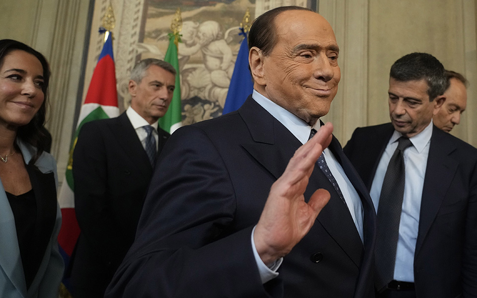 μπερλουσκόνι-αθώος-για-τα-μπούγκα-μπ-562280308