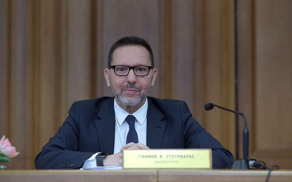 στουρνάρας-η-ελληνική-οικονομία-βρίσ-562282639