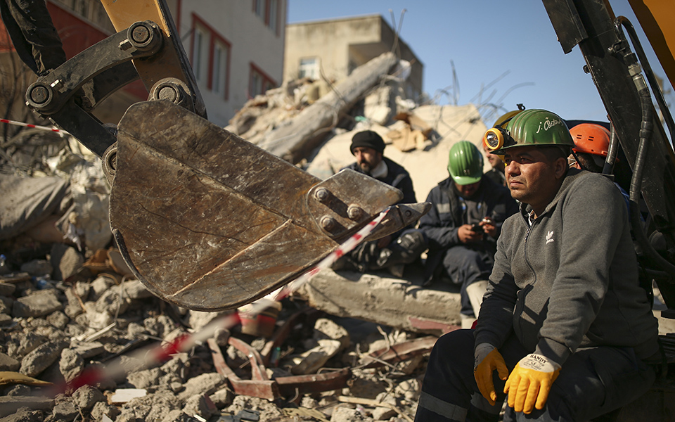 σεισμός-στην-τουρκία-ένας-13χρονος-ανασ-562276348