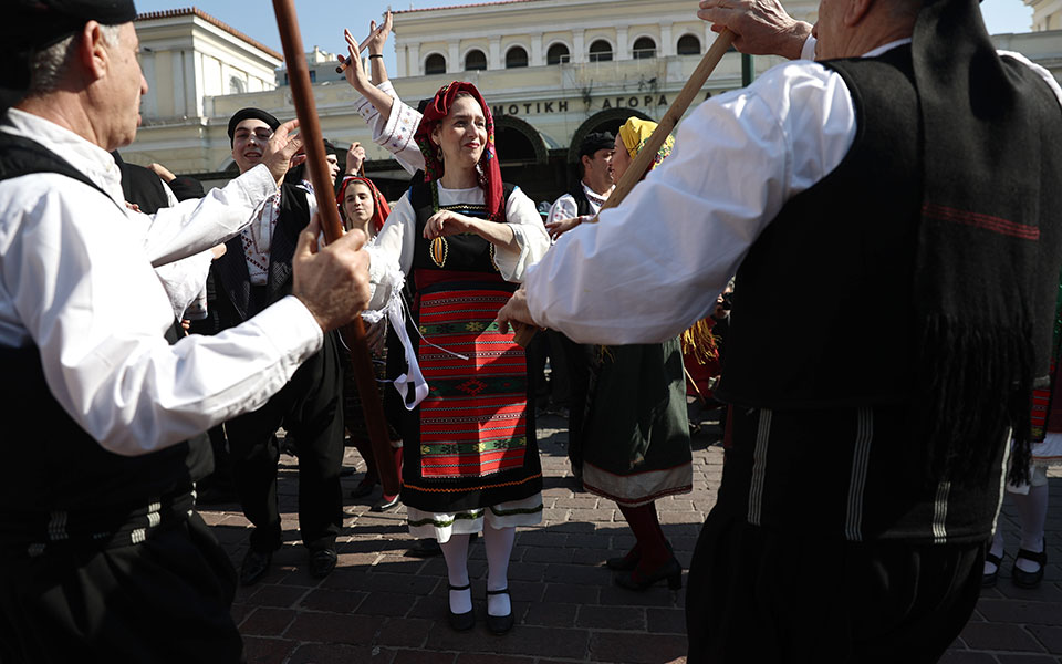 δήμος-αθηναίων-η-αθήνα-τσικνίζει-και-γ-562282438