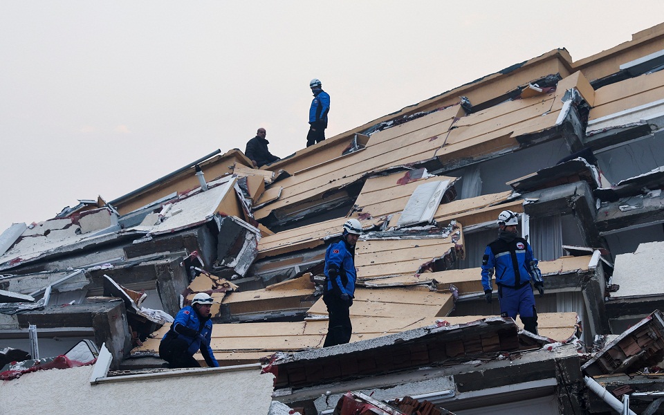 Σεισμός σε Τουρκία-Συρία: Αγωνία στα χαλάσματα – Αλλεπάλληλες δονήσεις-2