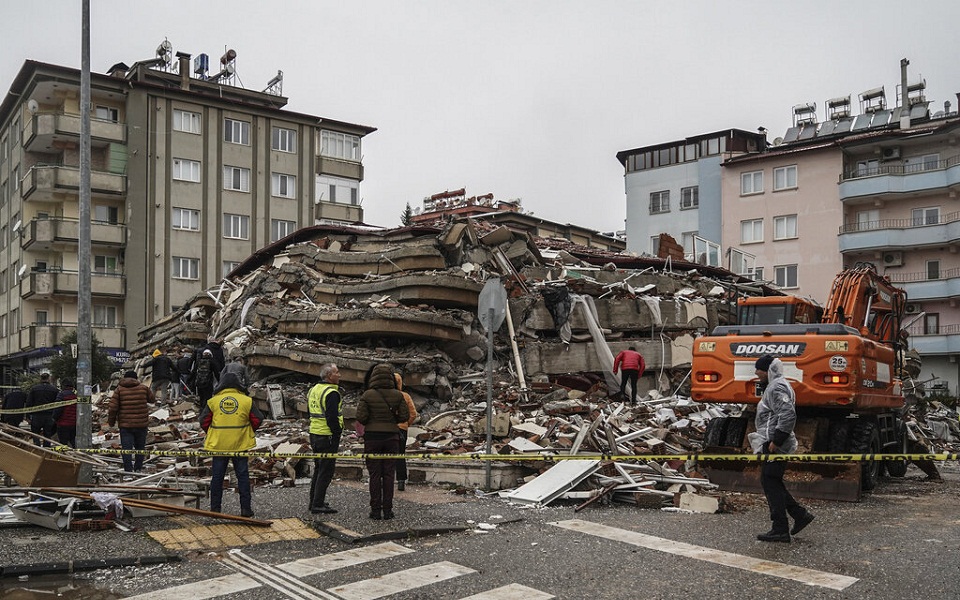 Σεισμός σε Τουρκία-Συρία: Αγωνία στα χαλάσματα – Αλλεπάλληλες δονήσεις-4